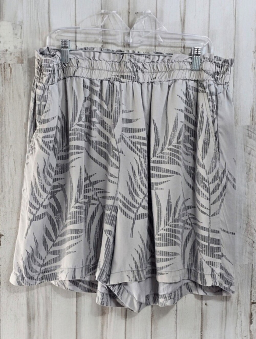 Jane & Delancey Gray Black Palm Leaf Pull On Shorts Pockets Plus Size 1X